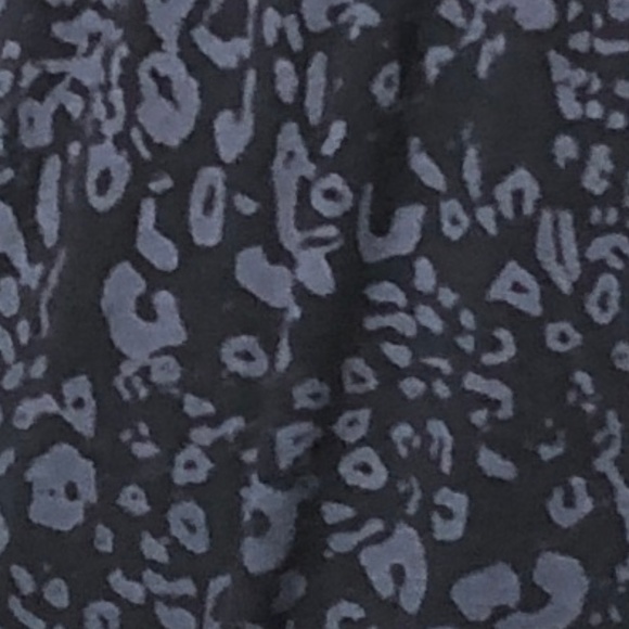 📌 Hurley Black Dress with Deep V-Neckline Front and Back - Picture 6 of 8